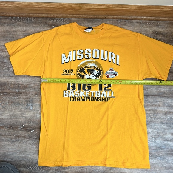 Mizzou 2012 Big12 Champions shortsleeved men’s large gold logo t-shirt - Picture 8 of 11